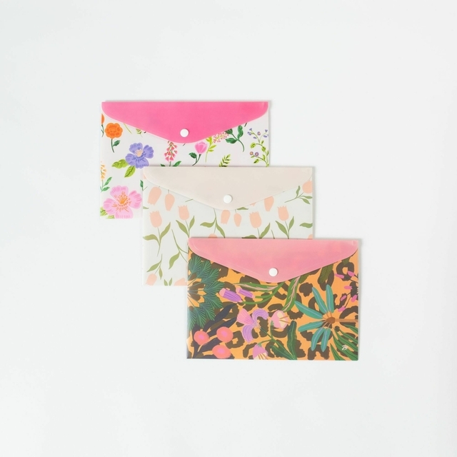 SOBRE PLASTICO A5 C/BROCHE CUTE FW